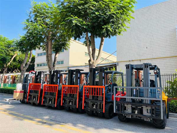 How to choose the model and configuration of diesel forklift for beginners